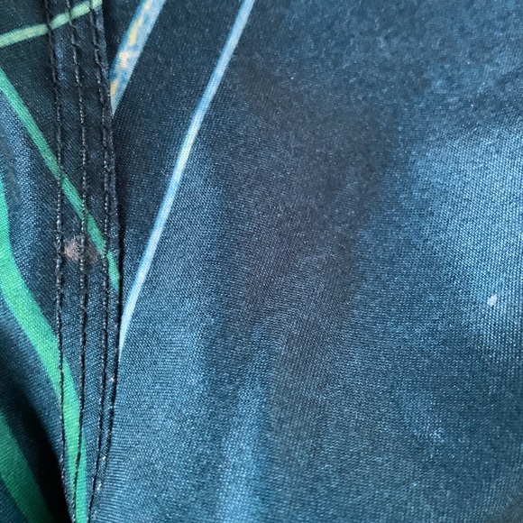 Boys Hurley swim trunks.  Size 14.  Waist 27 - Picture 7 of 8